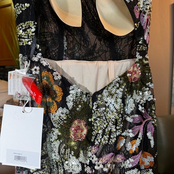 Mac Duggal EMBELLISHED FLORAL ONE SHOULDER GOWN STYLE 49574, SIZE 0/12 - Picture 12 of 17